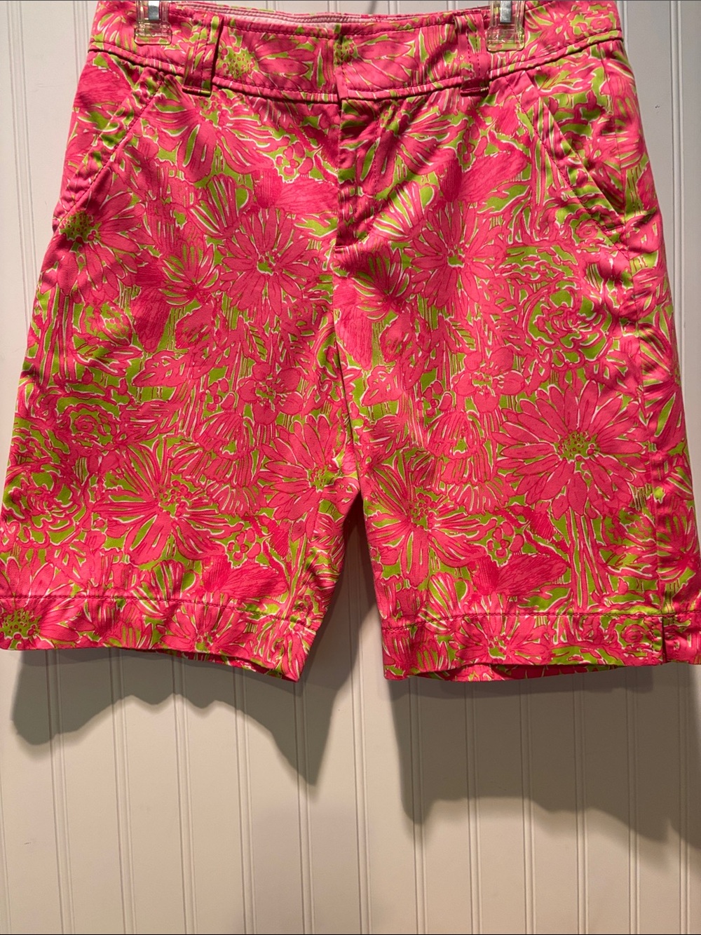 Lily Pulitzer Women's Resort Fit Floral Print Pink and Green Bermuda Shorts Sz 6